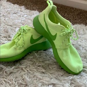 NIKE ROSHES